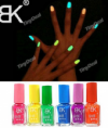 Pinta uñas fluor. (Brillan en la oscuridad)